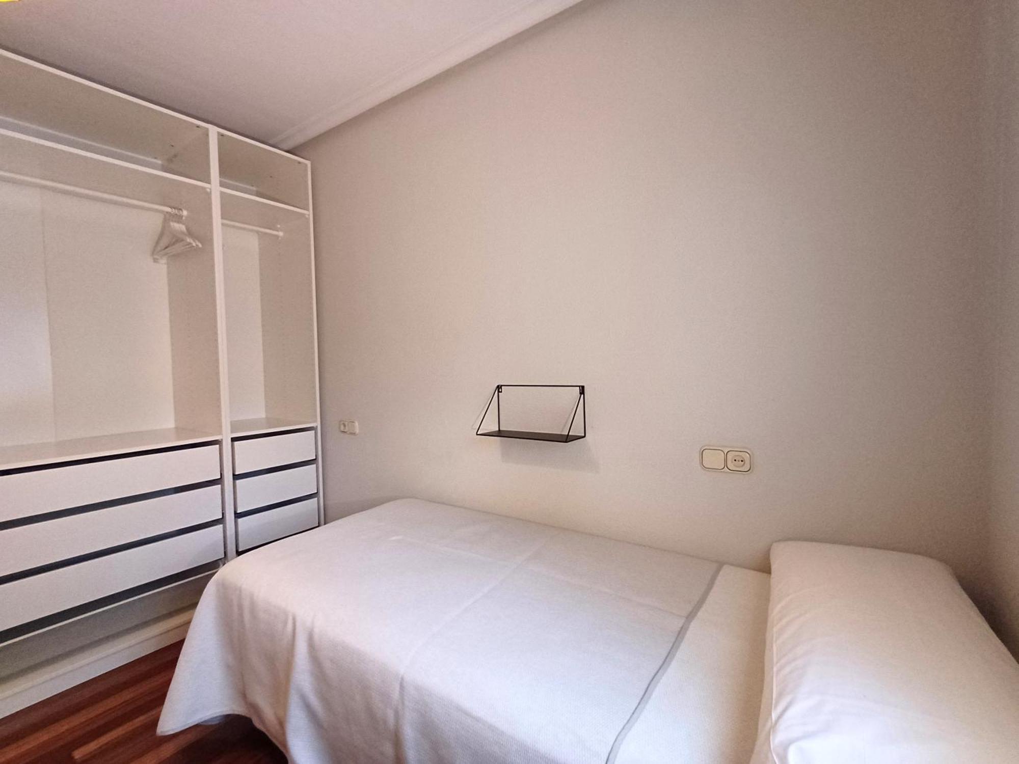 4J - Ourense Centro Con Parking Exteriör bild